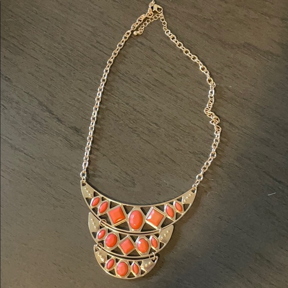 Forever 21 Jewelry - ✨🆓FREE with purchase! Coral and gold statement necklace